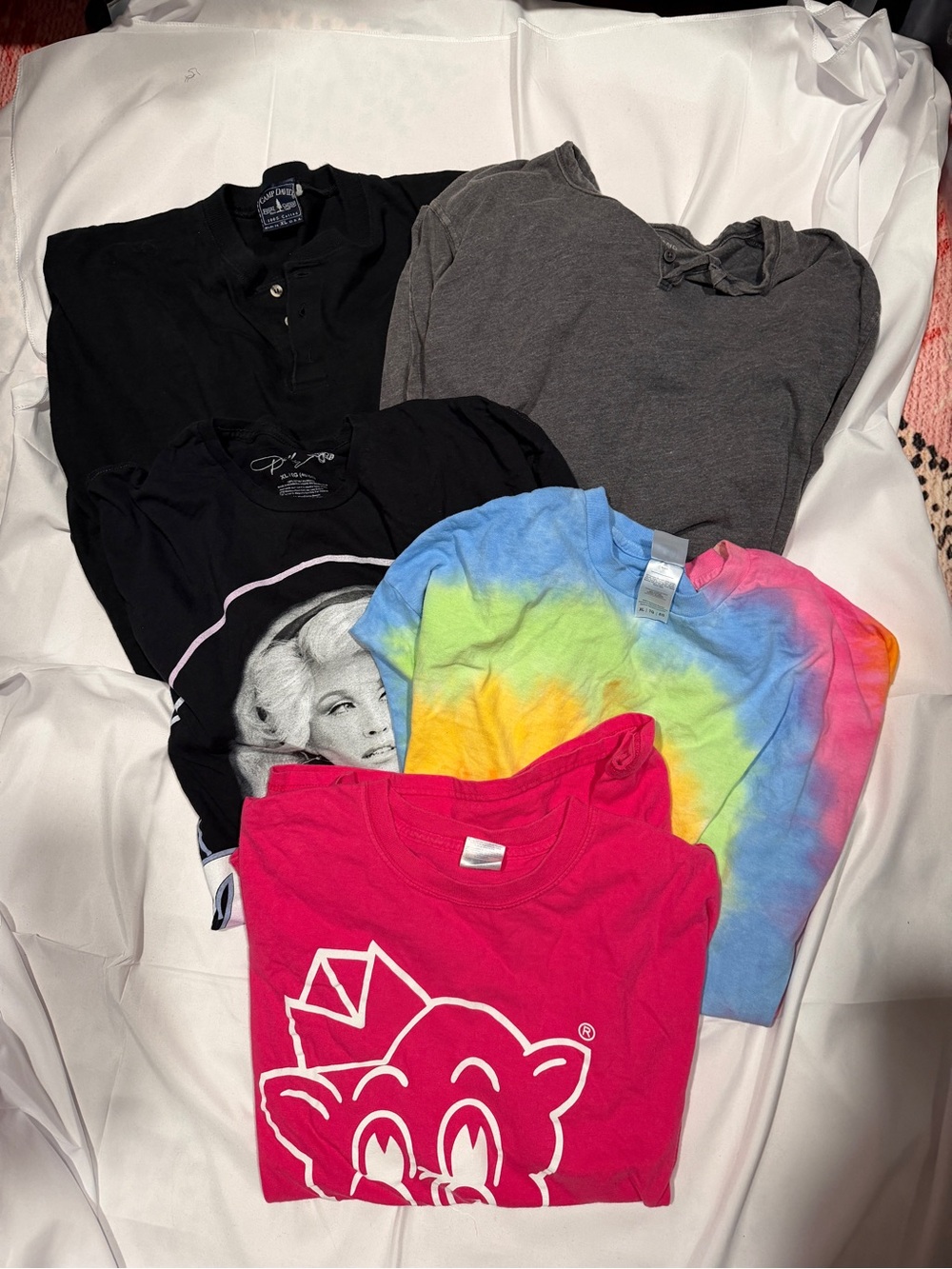 Lot of 5 Men’s XL shirts.